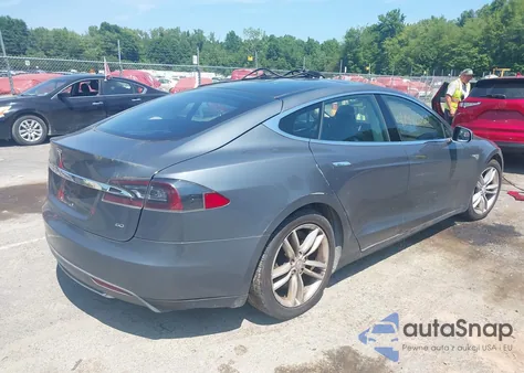 2013 Tesla Model S из США, поврежденный, VIN 5YJSA1AG5DFP09747